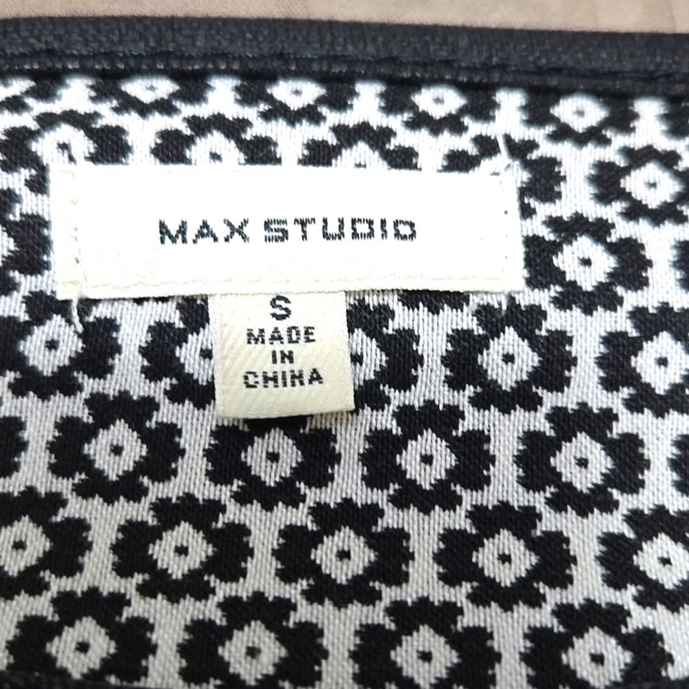 A Max Studio Top. Black And White Flower Detail, so beautiful. 3/4 Sleeves.